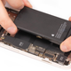 Imagen para el artículo titulado Apple venderá piezas de iPhone y herramientas para que los usuarios puedan repararlos por su cuenta